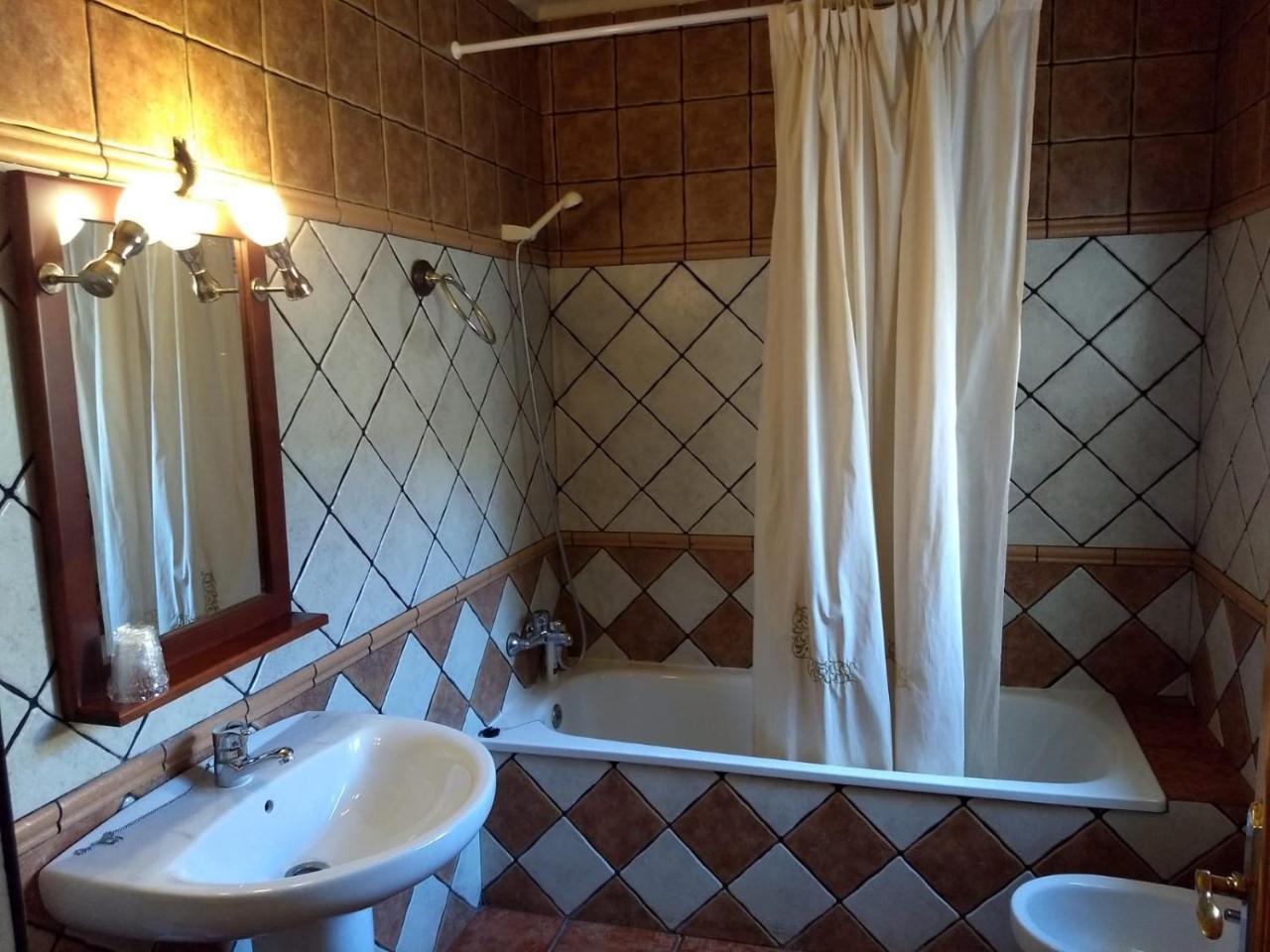 Hostal Nicol'S Hotell Luque Eksteriør bilde